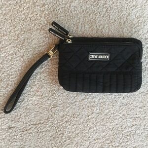 STEVE MADDEN/BLACK-MINI LOGO QUILTED WRISTLET